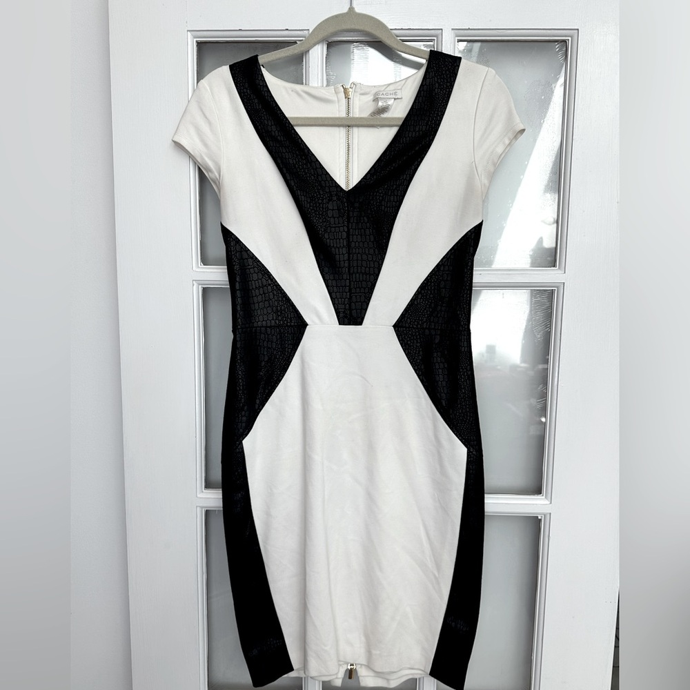 Vintage Cache Black & White V-Neck Bodycon Dress Snakeskin Embosed Size 4 Small